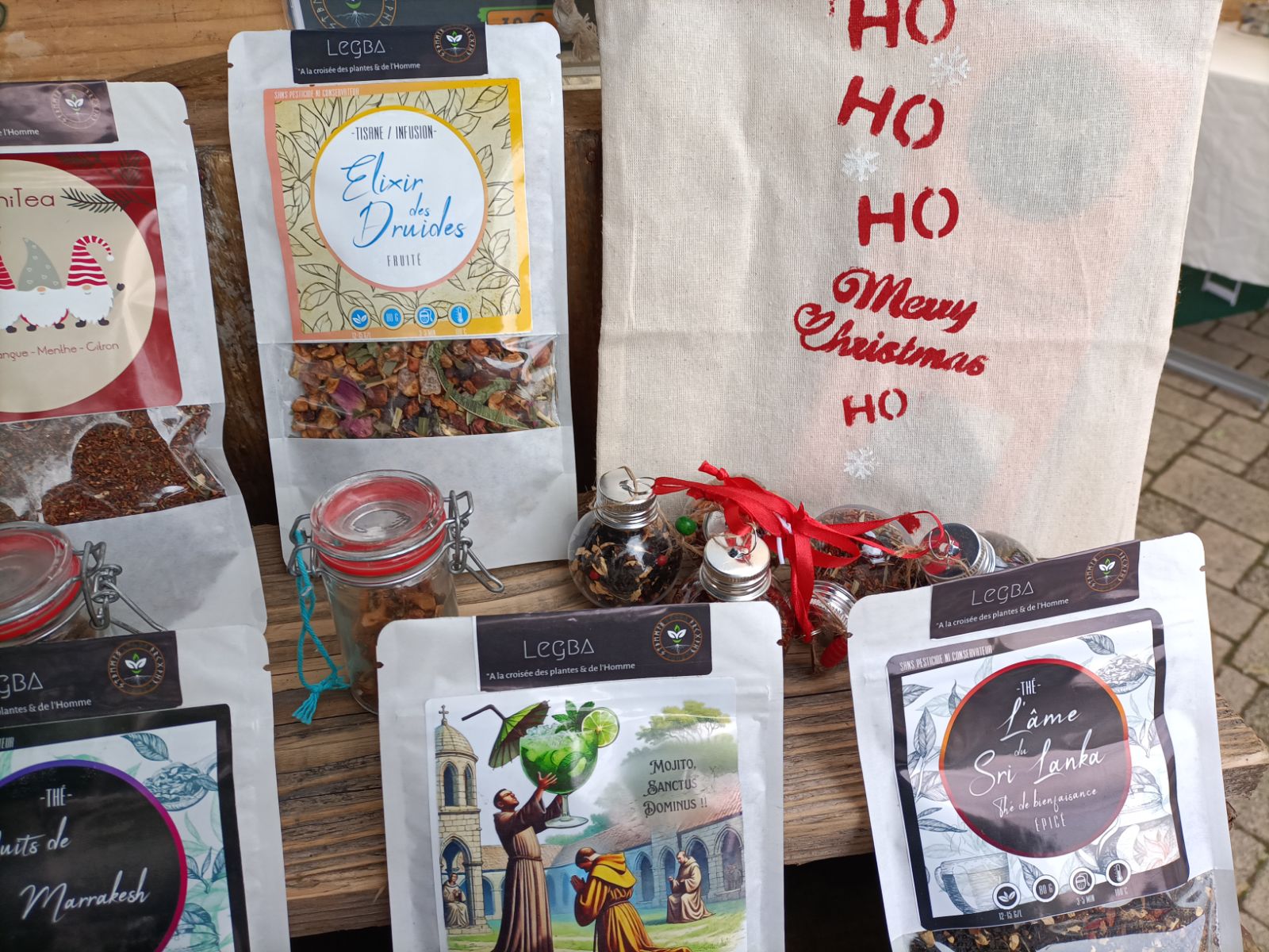 Sac en coton éco-responsable avec 5 boules de Noël infusées, thés et rooibos